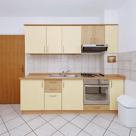 Apartament Emina Sveti Filip i Jakov