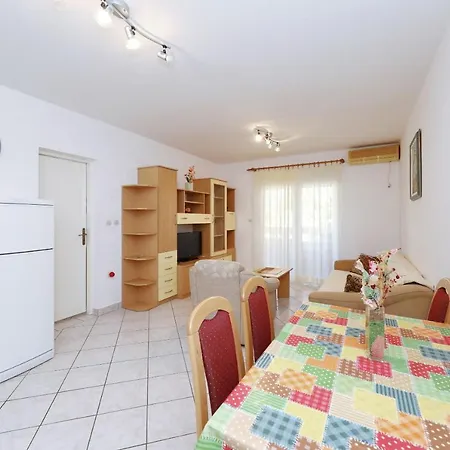 Emina سفيتي فيليب ياكوف